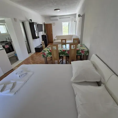 Apartmani Baska Voda