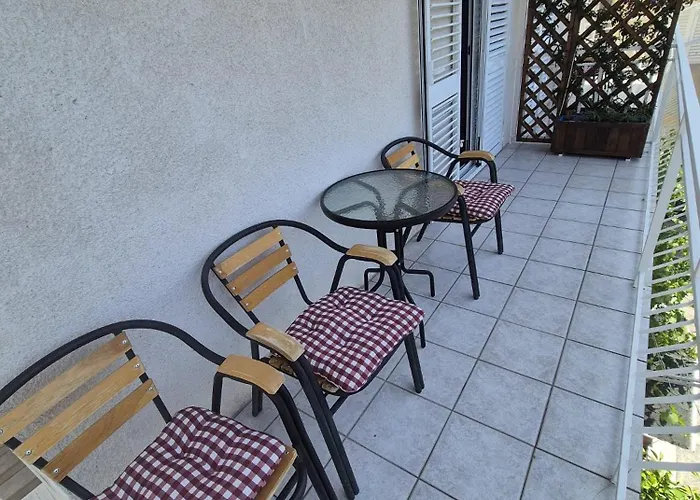 Apartmani Baska Voda 아파트 바스카보다